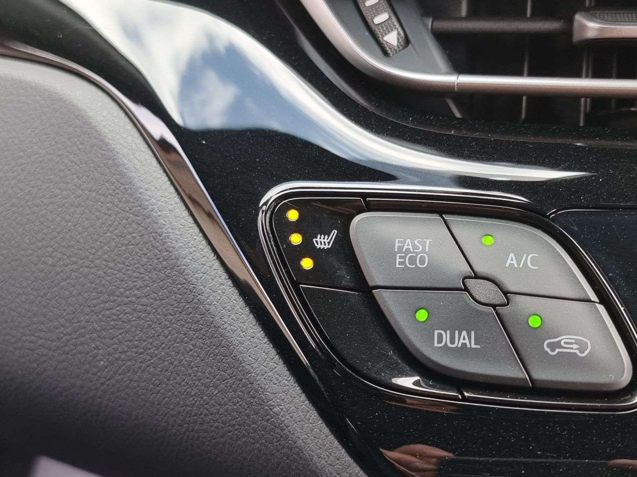 2019 TOYOTA C-HR 2019 TOYOTA C-HR