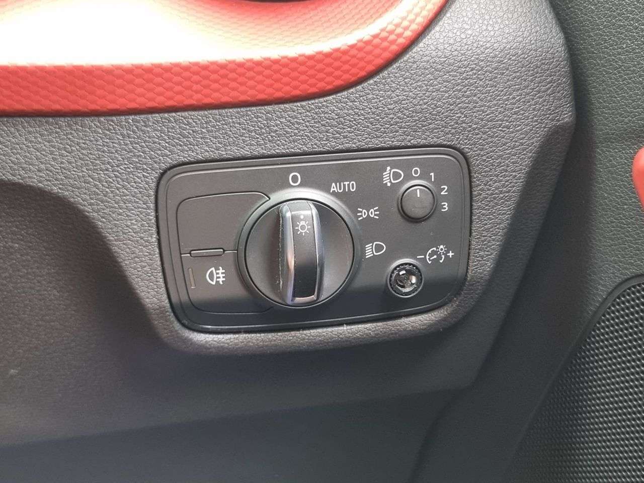 2017 AUDI Q2 2017 AUDI Q2