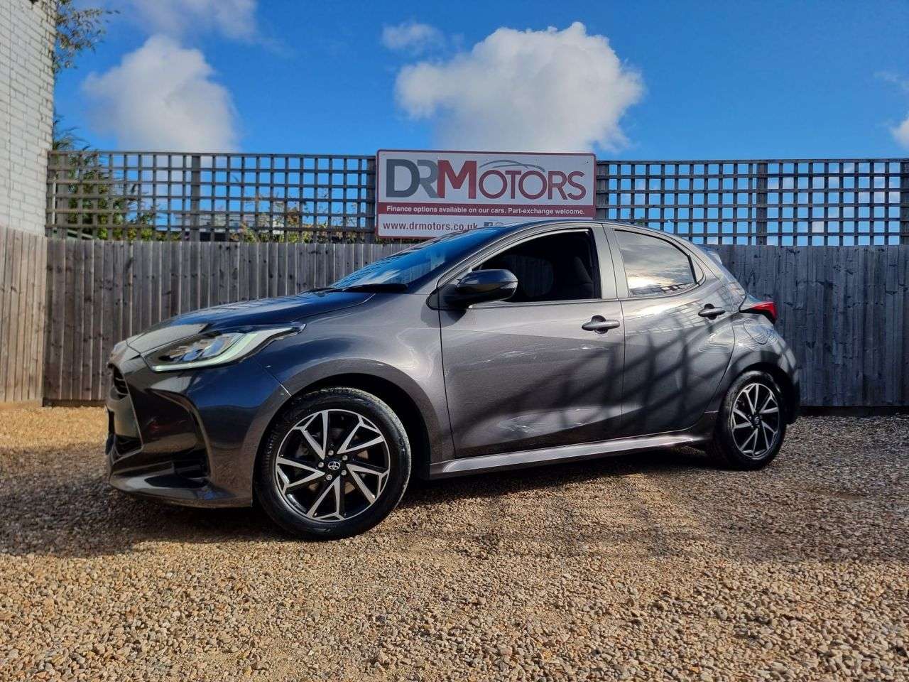 A 2023 TOYOTA YARIS 1.5 VVT-h Design Hatchback 5dr Petrol Hybrid E-CVT Euro 6 (s/s) (116 ps) R/ A 2023 TOYOTA YARIS 1.5 VVT-h Design Hatchback 5dr Petrol Hybrid E-CVT Euro 6 (s/s) (116 ps) R/