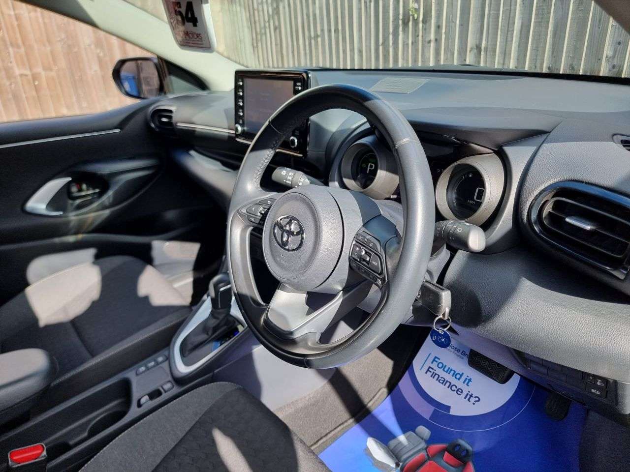 A 2023 TOYOTA YARIS 1.5 VVT-h Design Hatchback 5dr Petrol Hybrid E-CVT Euro 6 (s/s) (116 ps) R/ A 2023 TOYOTA YARIS 1.5 VVT-h Design Hatchback 5dr Petrol Hybrid E-CVT Euro 6 (s/s) (116 ps) R/