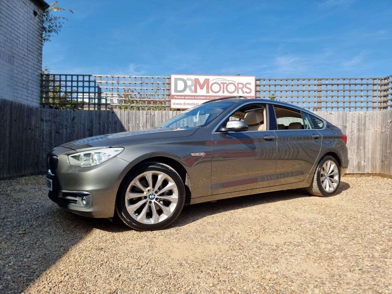 A 2015 BMW 5 SERIES GRAN TURISMO 2.0 520d Luxury GT 5dr Diesel Auto Euro 6 (s/s) (184 ps) SAT NAV+ CAMERA+ P A 2015 BMW 5 SERIES GRAN TURISMO 2.0 520d Luxury GT 5dr Diesel Auto Euro 6 (s/s) (184 ps) SAT NAV+ CAMERA+ P