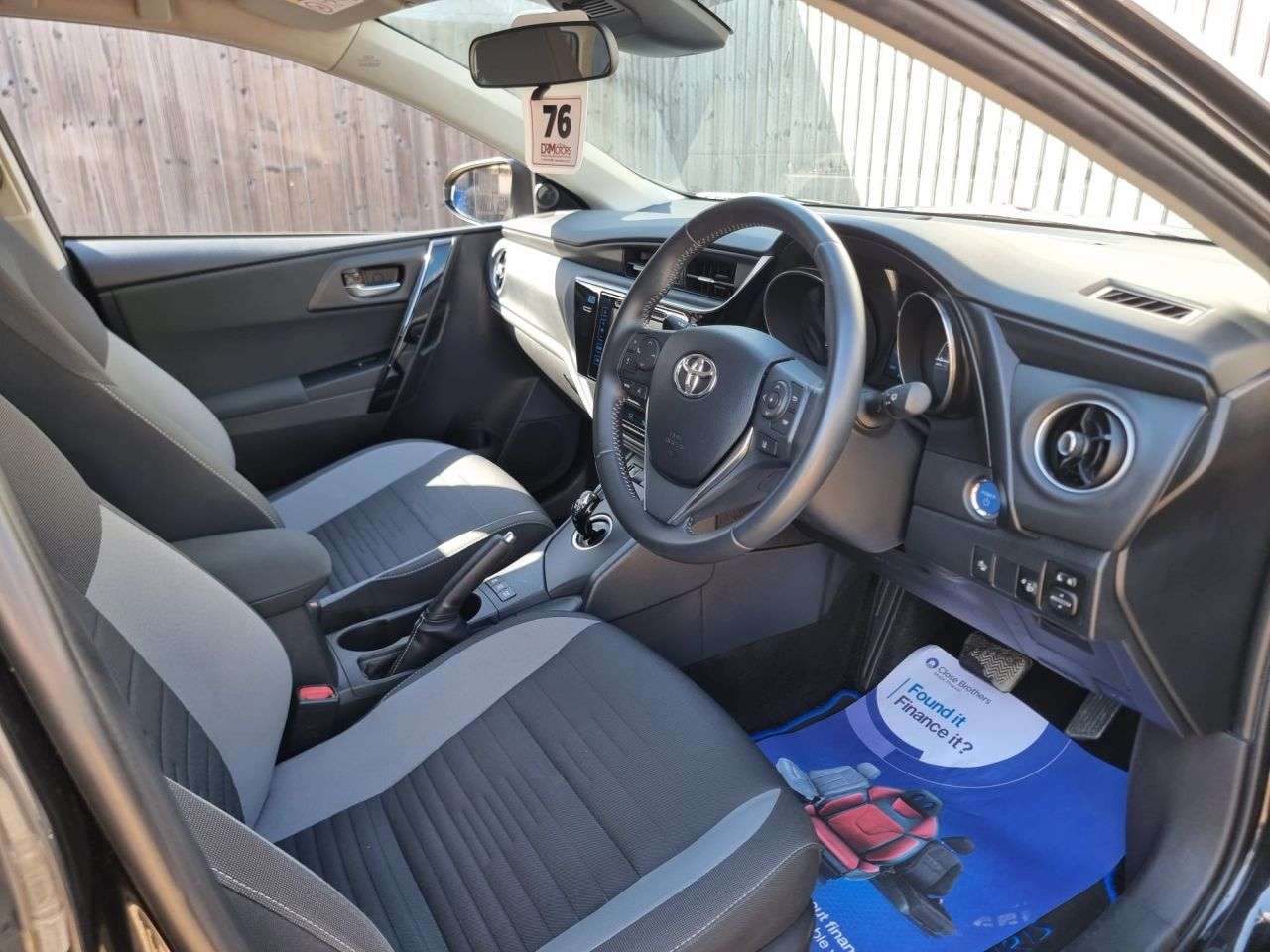 A 2016 TOYOTA AURIS 1.8 VVT-h Icon Hatchback 5dr Petrol Hybrid CVT Euro 6 (s/s) (Safety Sense) A 2016 TOYOTA AURIS 1.8 VVT-h Icon Hatchback 5dr Petrol Hybrid CVT Euro 6 (s/s) (Safety Sense)