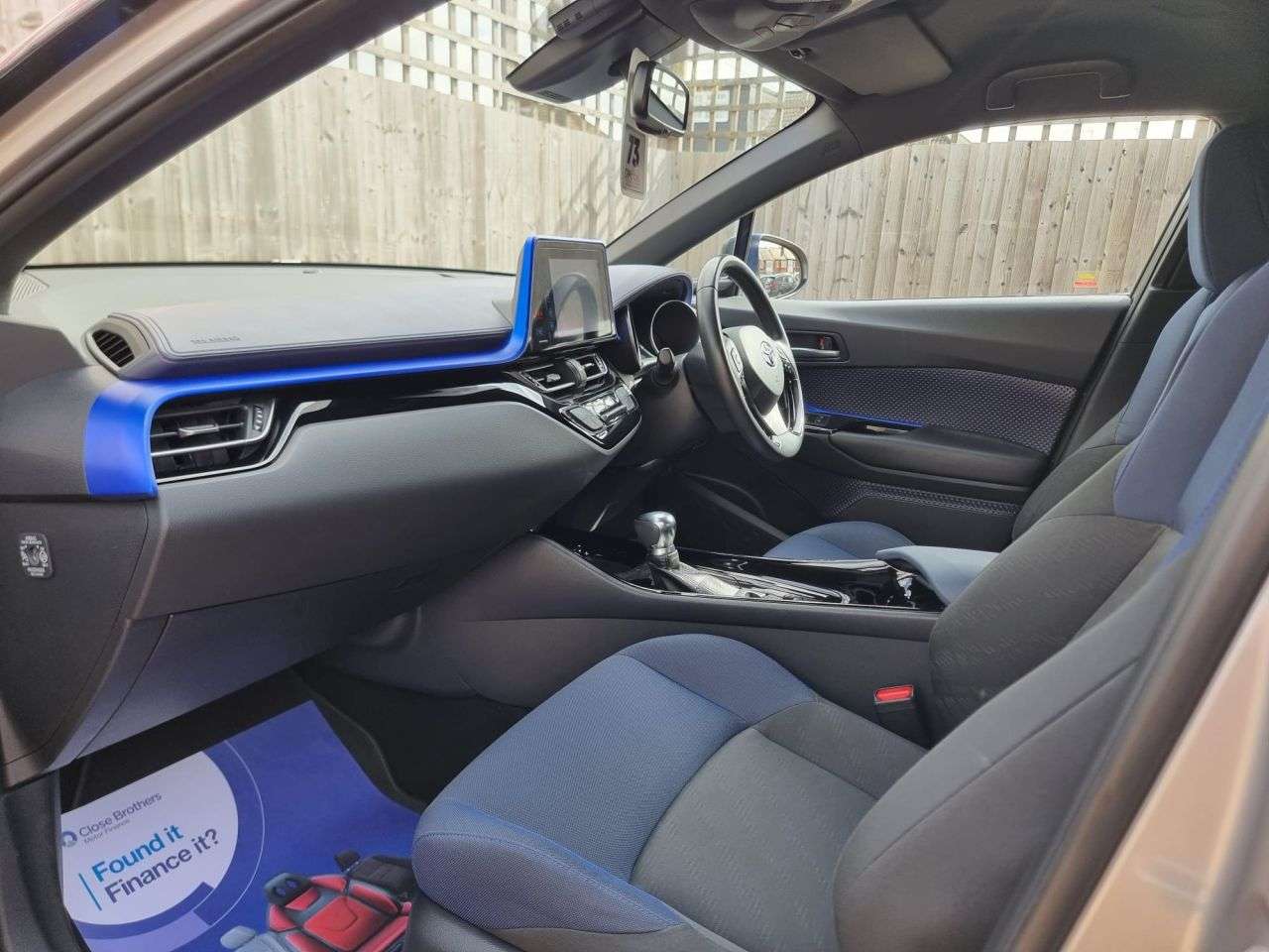 A 2018 TOYOTA C-HR 1.8 VVT-h Dynamic SUV 5dr Petrol Hybrid CVT Euro 6 (s/s) (122 ps) + SAT NAV A 2018 TOYOTA C-HR 1.8 VVT-h Dynamic SUV 5dr Petrol Hybrid CVT Euro 6 (s/s) (122 ps) + SAT NAV