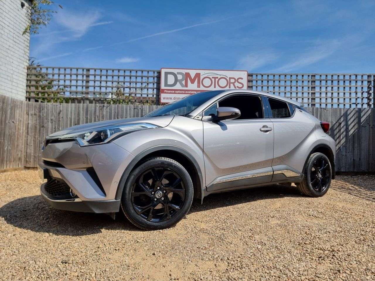A 2019 TOYOTA C-HR 1.2 VVT-i Design SUV 5dr Petrol Manual Euro 6 (s/s) (116 ps) + SAT NAV + R/ A 2019 TOYOTA C-HR 1.2 VVT-i Design SUV 5dr Petrol Manual Euro 6 (s/s) (116 ps) + SAT NAV + R/