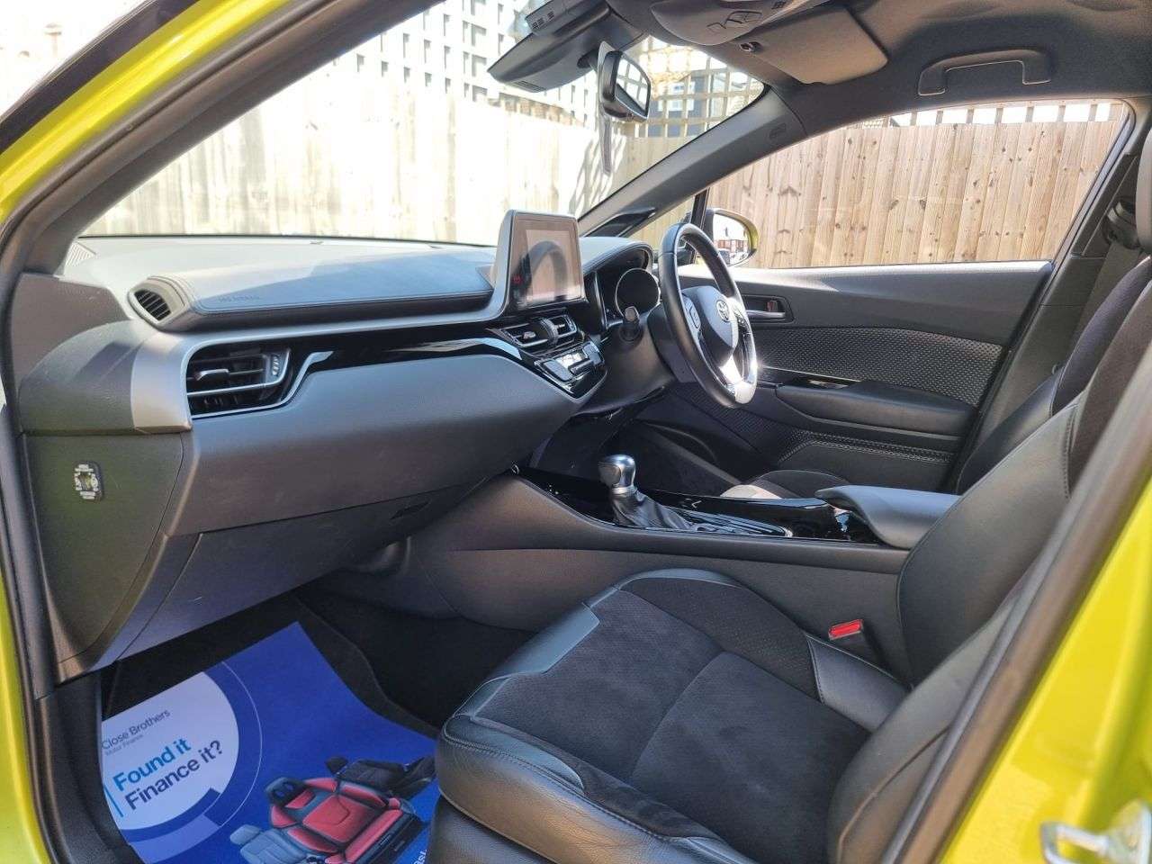 A 2019 TOYOTA C-HR 1.8 VVT-h Lime Edition SUV 5dr Petrol Hybrid CVT Euro 6 (s/s) (122 ps) SAT A 2019 TOYOTA C-HR 1.8 VVT-h Lime Edition SUV 5dr Petrol Hybrid CVT Euro 6 (s/s) (122 ps) SAT