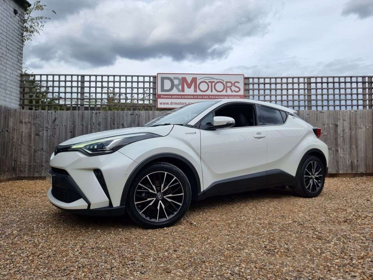 A 2020 TOYOTA C-HR 2.0 VVT-h Excel SUV 5dr Petrol Hybrid CVT Euro 6 (s/s) (184 ps) APPLE CARPL A 2020 TOYOTA C-HR 2.0 VVT-h Excel SUV 5dr Petrol Hybrid CVT Euro 6 (s/s) (184 ps) APPLE CARPL