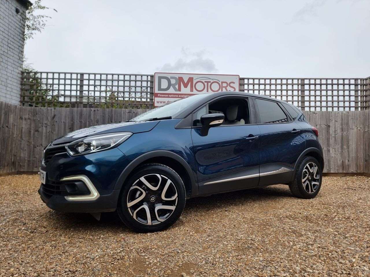 A 2019 RENAULT CAPTUR 1.5 dCi ENERGY Iconic SUV 5dr Diesel Manual Euro 6 (s/s) (90 ps) SAT NAV + A 2019 RENAULT CAPTUR 1.5 dCi ENERGY Iconic SUV 5dr Diesel Manual Euro 6 (s/s) (90 ps) SAT NAV +