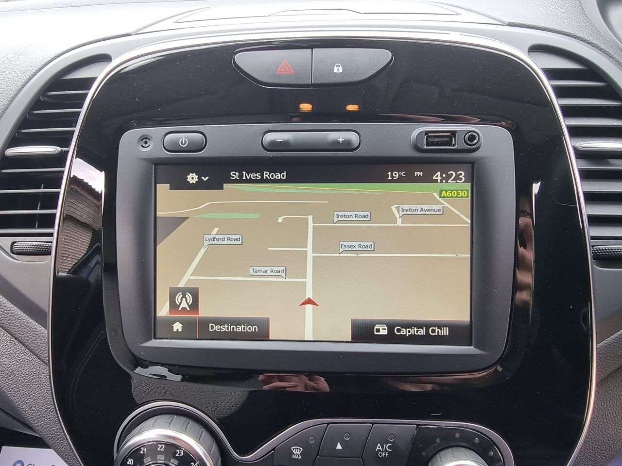 A 2019 RENAULT CAPTUR 1.5 dCi ENERGY Iconic SUV 5dr Diesel Manual Euro 6 (s/s) (90 ps) SAT NAV + A 2019 RENAULT CAPTUR 1.5 dCi ENERGY Iconic SUV 5dr Diesel Manual Euro 6 (s/s) (90 ps) SAT NAV +