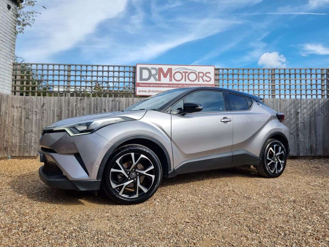 A 2017 TOYOTA C-HR 1.2 VVT-i Dynamic SUV 5dr Petrol Manual Euro 6 (s/s) (115 ps) + SAT NAV + R A 2017 TOYOTA C-HR 1.2 VVT-i Dynamic SUV 5dr Petrol Manual Euro 6 (s/s) (115 ps) + SAT NAV + R