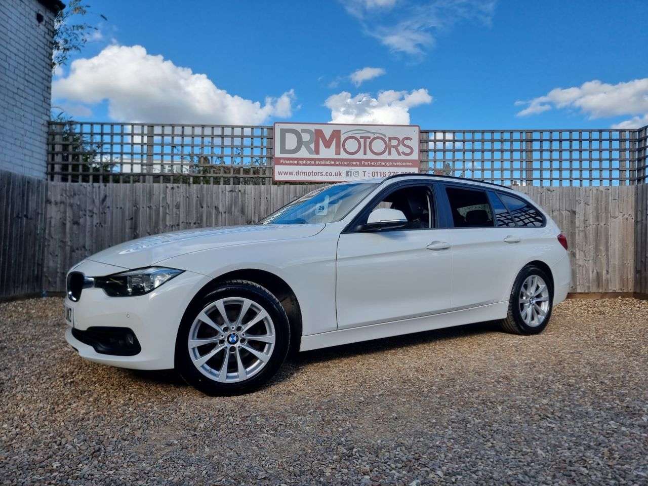 A 2017 BMW 3 SERIES 2.0 316d SE Touring 5dr Diesel Auto Euro 6 (s/s) (116 ps) + SAT NAV + R/CAM A 2017 BMW 3 SERIES 2.0 316d SE Touring 5dr Diesel Auto Euro 6 (s/s) (116 ps) + SAT NAV + R/CAM