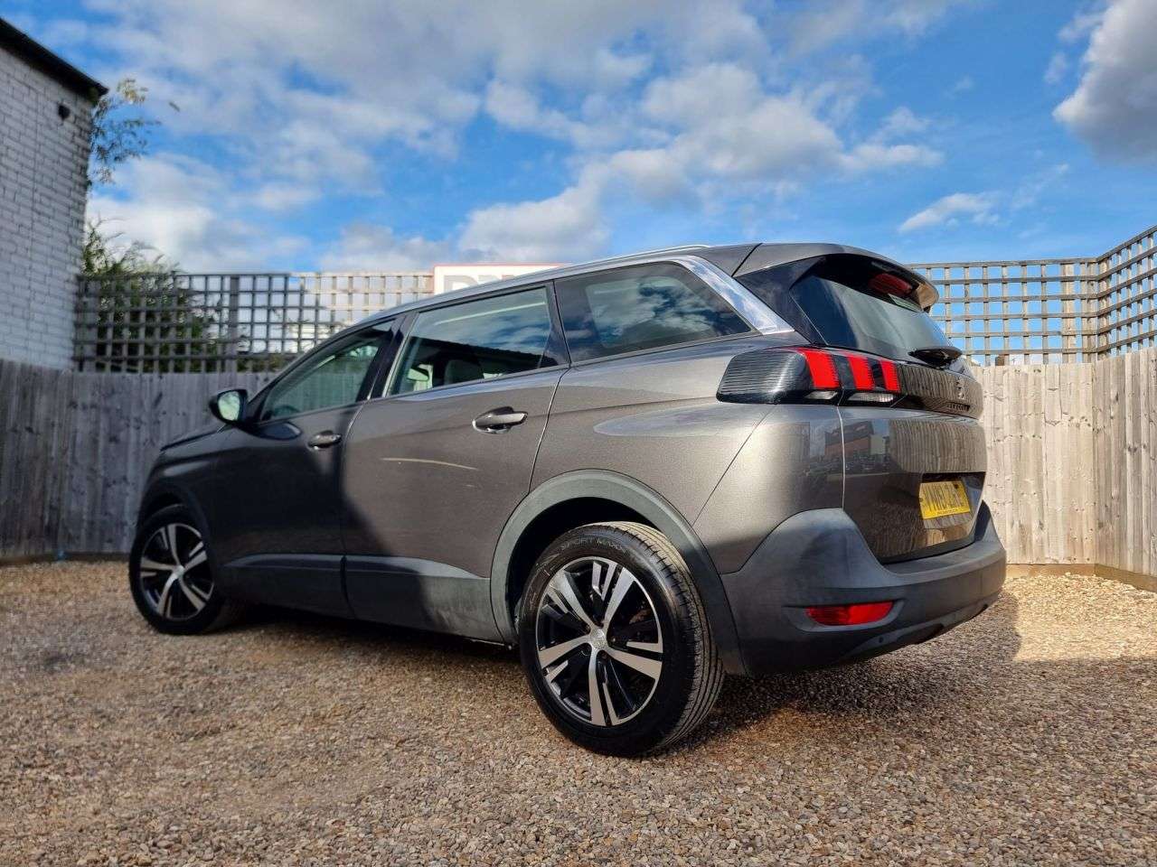 2019 PEUGEOT 5008 2019 PEUGEOT 5008