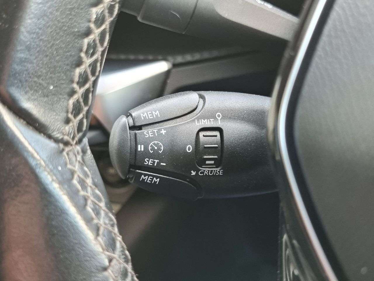 2019 PEUGEOT 5008 2019 PEUGEOT 5008