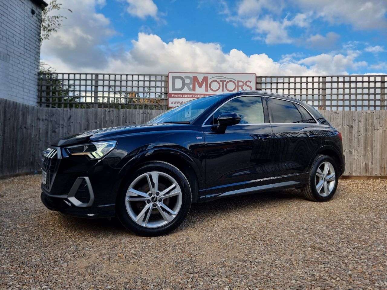 A 2021 AUDI Q3 1.5 TFSI CoD 35 S line SUV 5dr Petrol Manual Euro 6 (s/s) (150 ps) APPLE CA A 2021 AUDI Q3 1.5 TFSI CoD 35 S line SUV 5dr Petrol Manual Euro 6 (s/s) (150 ps) APPLE CA