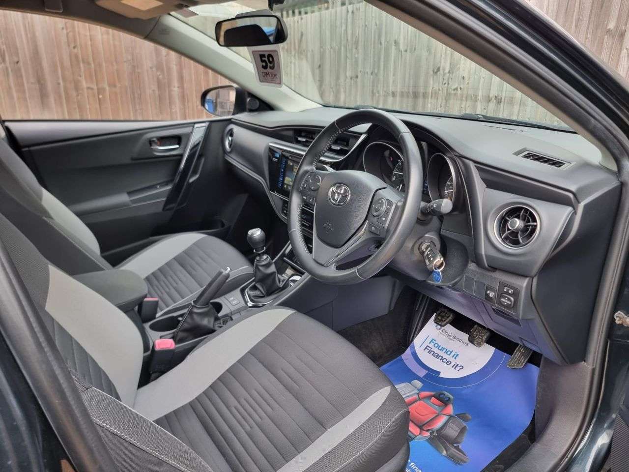 A 2016 TOYOTA AURIS 1.2 VVT-i Business Edition Hatchback 5dr Petrol Manual Euro 6 (s/s) (116 ps A 2016 TOYOTA AURIS 1.2 VVT-i Business Edition Hatchback 5dr Petrol Manual Euro 6 (s/s) (116 ps