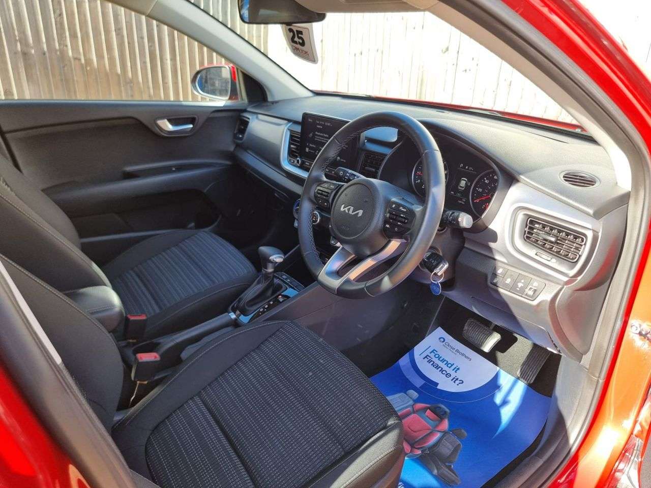 A 2023 KIA STONIC 1.0 T-GDi 2 SUV 5dr Petrol DCT Euro 6 (s/s) (99 bhp) APPLE CARPLAY + BLUETO A 2023 KIA STONIC 1.0 T-GDi 2 SUV 5dr Petrol DCT Euro 6 (s/s) (99 bhp) APPLE CARPLAY + BLUETO