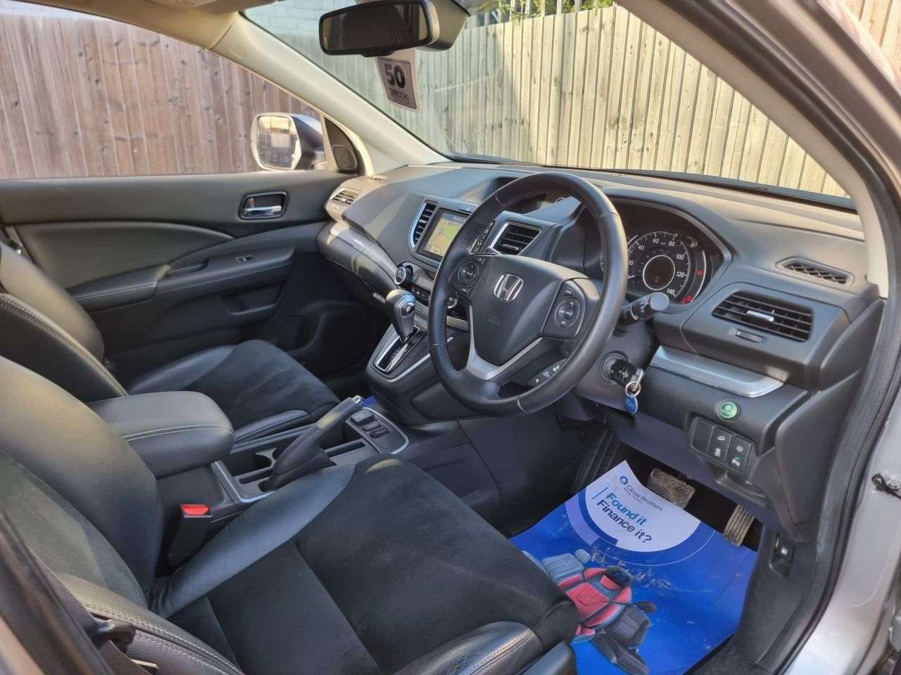 A 2017 HONDA CR-V 2.0 i-VTEC SR SUV 5dr Petrol Auto 4WD Euro 6 (155 ps) A 2017 HONDA CR-V 2.0 i-VTEC SR SUV 5dr Petrol Auto 4WD Euro 6 (155 ps)