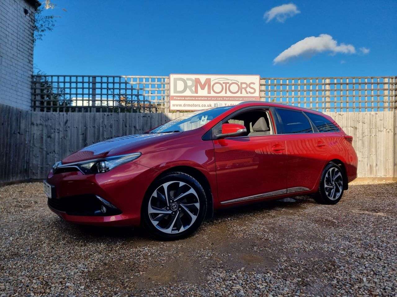 A 2016 TOYOTA AURIS 1.2 VVT-i Design Touring Sports 5dr Petrol Manual Euro 6 (s/s) (116 ps) + S A 2016 TOYOTA AURIS 1.2 VVT-i Design Touring Sports 5dr Petrol Manual Euro 6 (s/s) (116 ps) + S