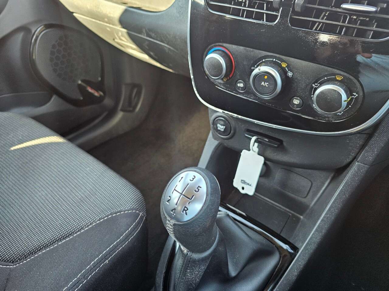 2015 RENAULT CLIO 2015 RENAULT CLIO