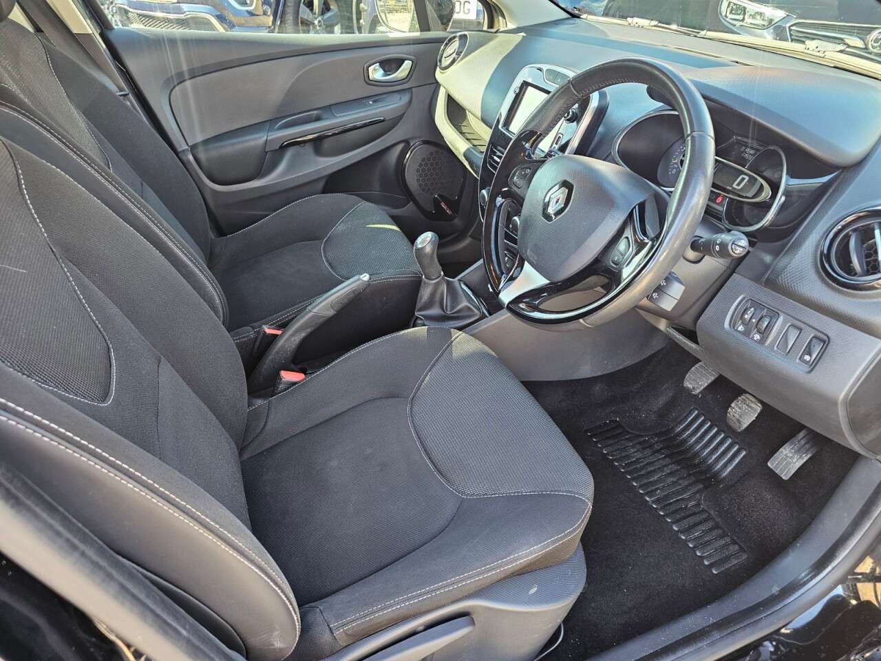2015 RENAULT CLIO 2015 RENAULT CLIO