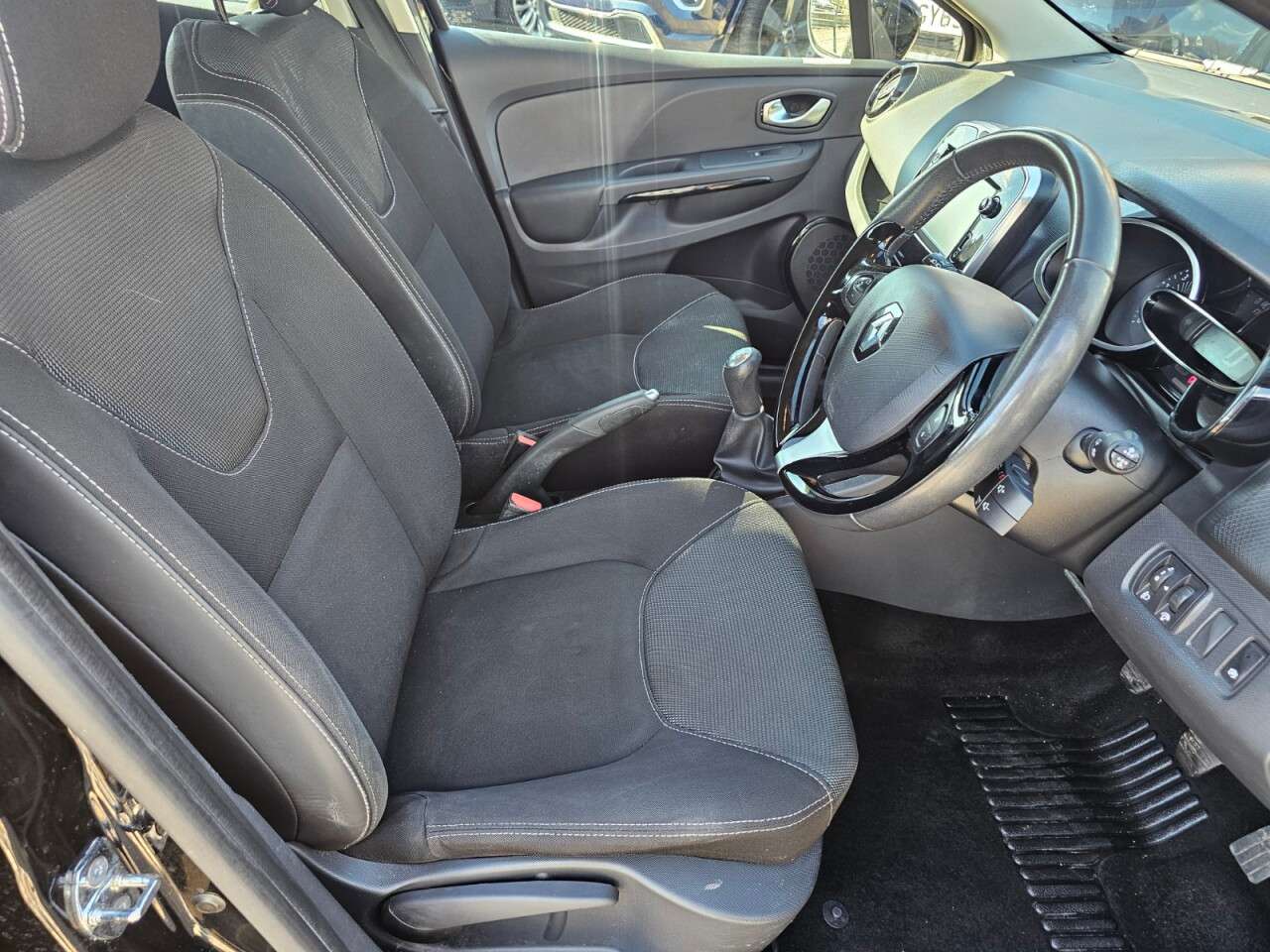 2015 RENAULT CLIO 2015 RENAULT CLIO