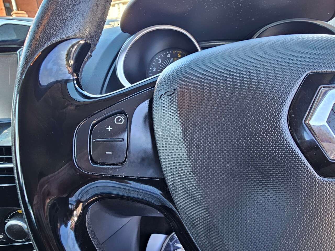 2015 RENAULT CLIO 2015 RENAULT CLIO