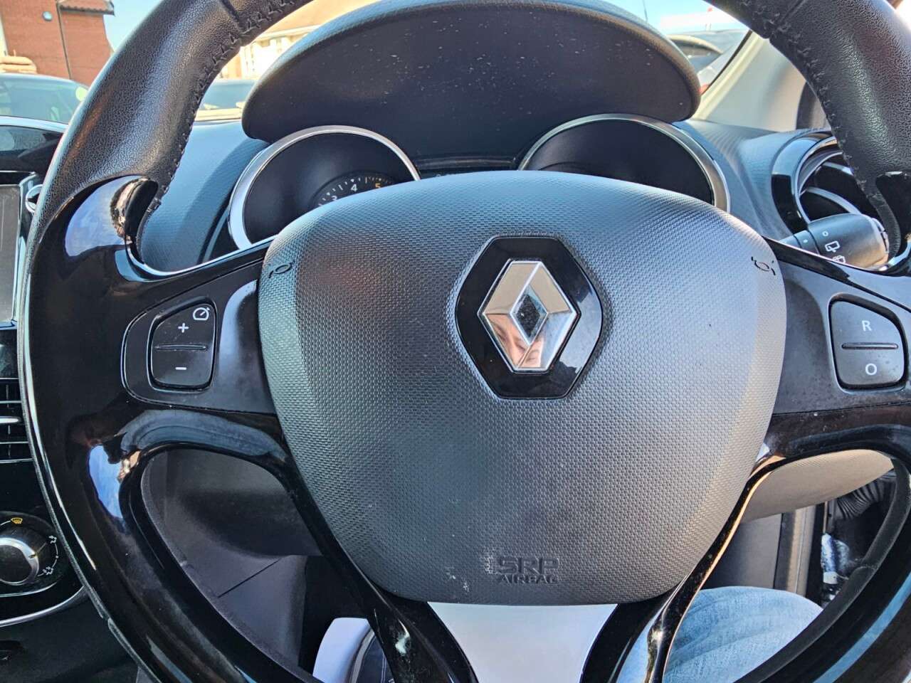 2015 RENAULT CLIO 2015 RENAULT CLIO