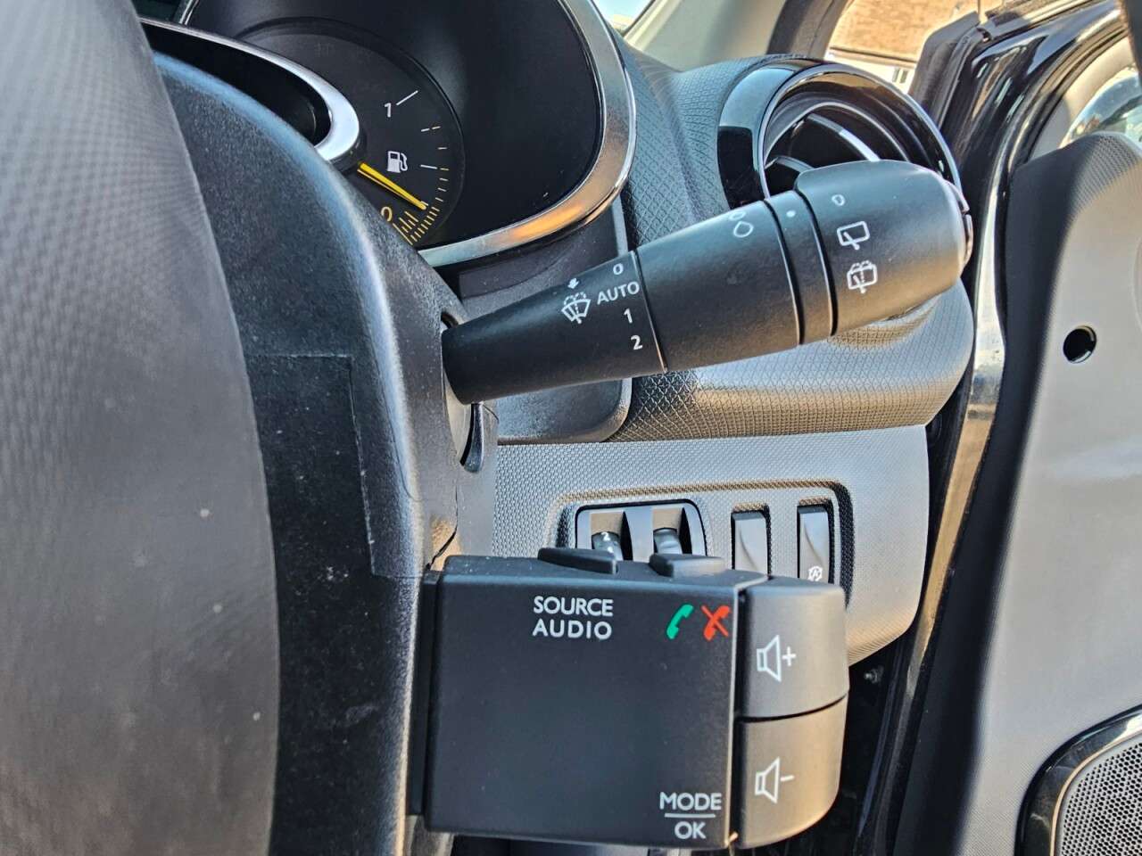 2015 RENAULT CLIO 2015 RENAULT CLIO