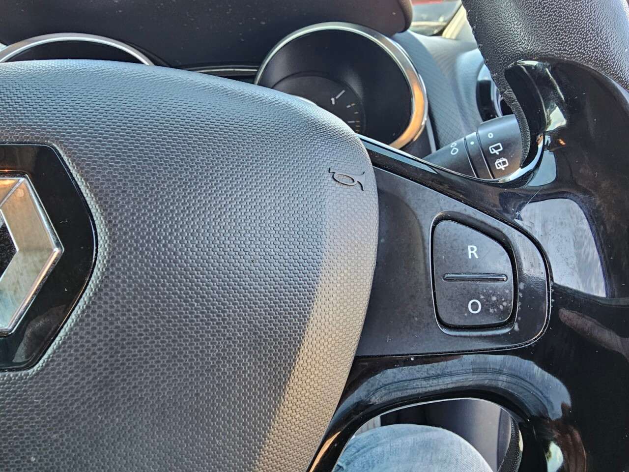 2015 RENAULT CLIO 2015 RENAULT CLIO