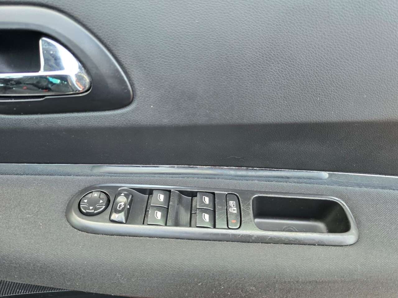 2014 PEUGEOT 5008 2014 PEUGEOT 5008