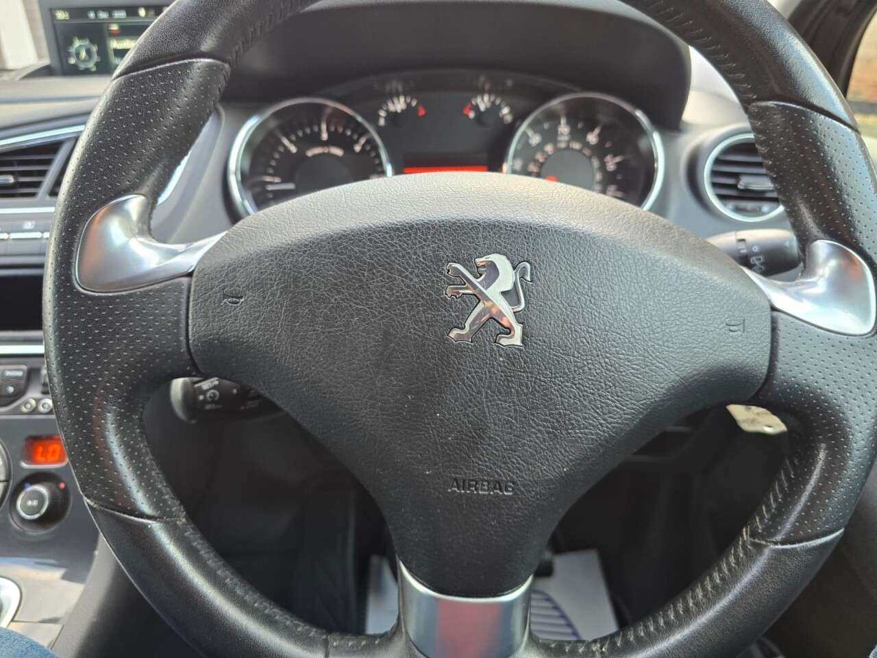 2014 PEUGEOT 5008 2014 PEUGEOT 5008