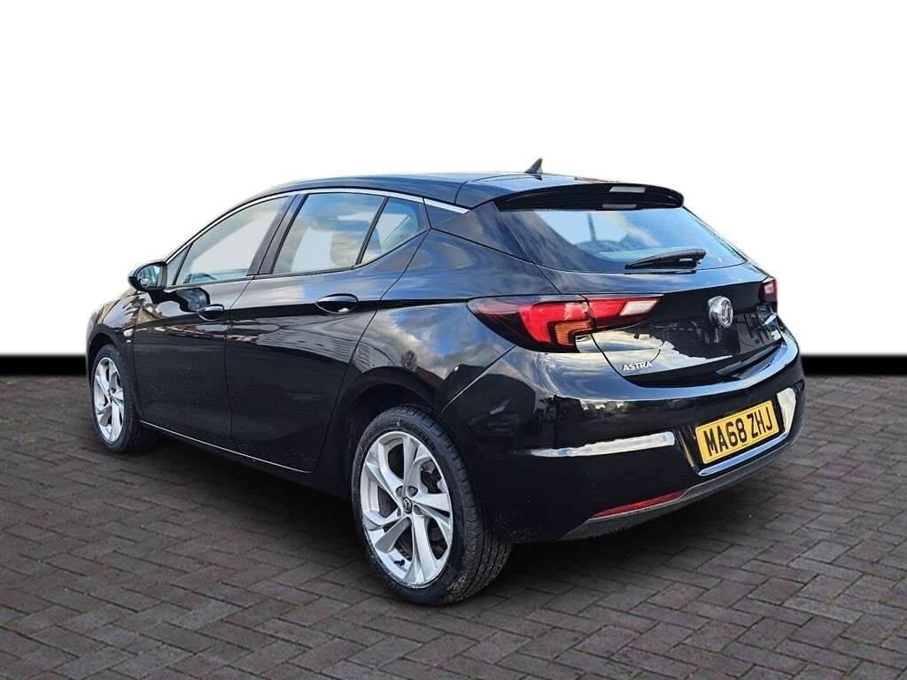 A 2018 VAUXHALL ASTRA 1.6 CDTi BlueInjection SRi Nav Hatchback 5dr Diesel Auto Euro 6 (s/s) (136 A 2018 VAUXHALL ASTRA 1.6 CDTi BlueInjection SRi Nav Hatchback 5dr Diesel Auto Euro 6 (s/s) (136