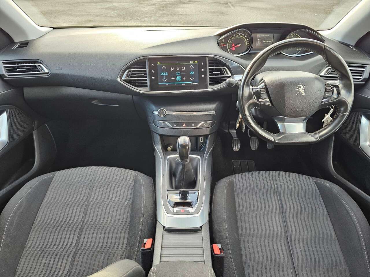 A 2014 PEUGEOT 308 1.6 HDi Active Hatchback 5dr Diesel Manual Euro 5 (92 ps) A 2014 PEUGEOT 308 1.6 HDi Active Hatchback 5dr Diesel Manual Euro 5 (92 ps)