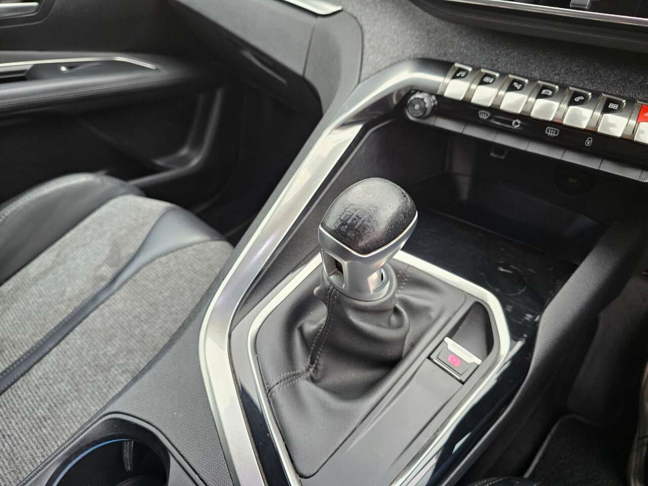 2017 PEUGEOT 3008 2017 PEUGEOT 3008