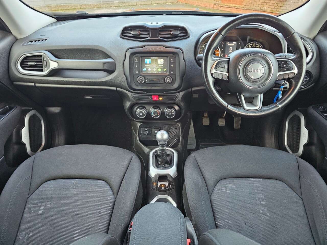 A 2016 JEEP RENEGADE 1.6 MultiJetII Longitude SUV 5dr Diesel Manual Euro 6 (s/s) (120 ps) 6 Mont A 2016 JEEP RENEGADE 1.6 MultiJetII Longitude SUV 5dr Diesel Manual Euro 6 (s/s) (120 ps) 6 Mont