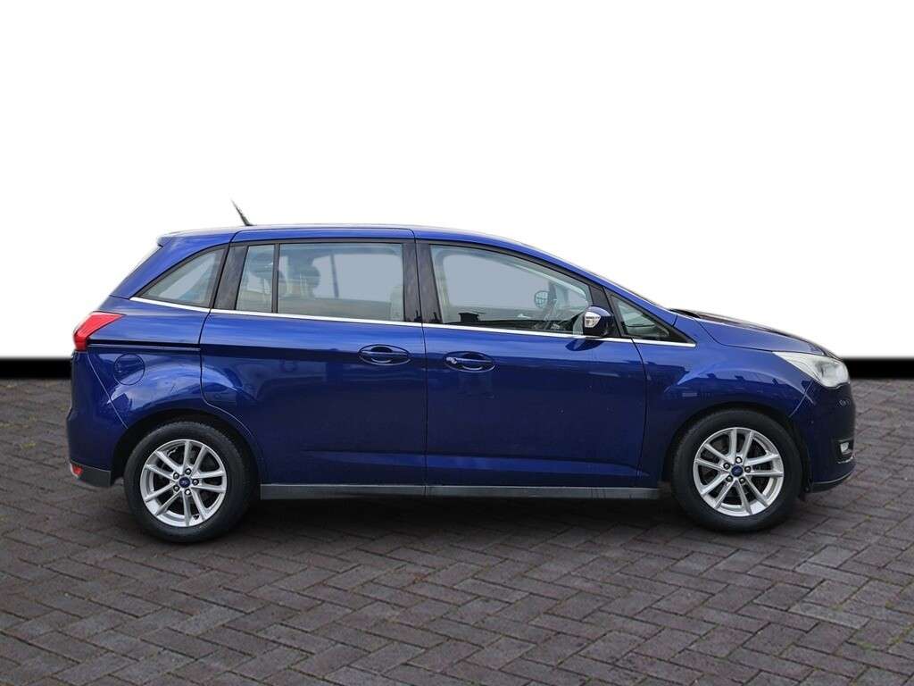 A 2015 FORD GRAND C-MAX 1.0T EcoBoost Zetec MPV 5dr Petrol Manual Euro 6 (s/s) (Nav) (100 ps) 6 mon A 2015 FORD GRAND C-MAX 1.0T EcoBoost Zetec MPV 5dr Petrol Manual Euro 6 (s/s) (Nav) (100 ps) 6 mon