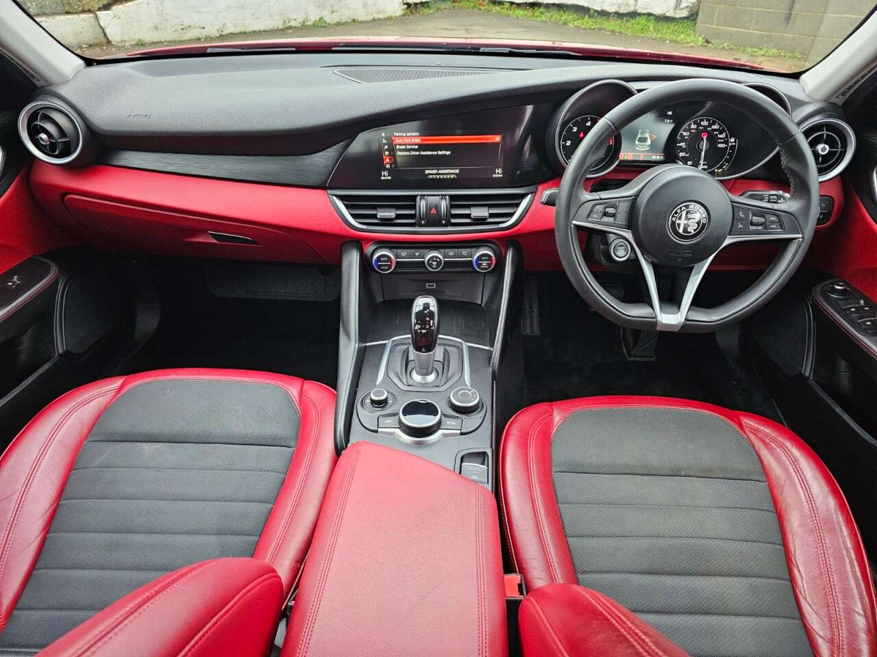 A 2017 ALFA ROMEO GIULIA 2.2 TD Super Saloon 4dr Diesel Auto Euro 6 (s/s) (180 ps) 6 months warranty A 2017 ALFA ROMEO GIULIA 2.2 TD Super Saloon 4dr Diesel Auto Euro 6 (s/s) (180 ps) 6 months warranty