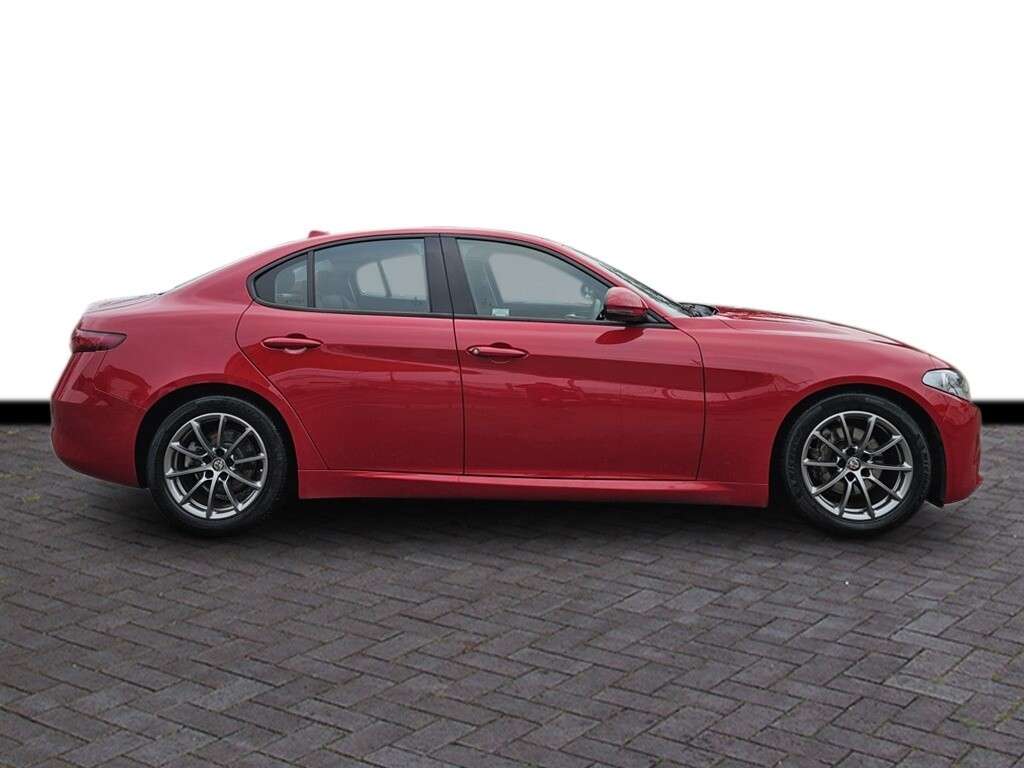 A 2017 ALFA ROMEO GIULIA 2.2 TD Super Saloon 4dr Diesel Auto Euro 6 (s/s) (180 ps) 6 months warranty A 2017 ALFA ROMEO GIULIA 2.2 TD Super Saloon 4dr Diesel Auto Euro 6 (s/s) (180 ps) 6 months warranty