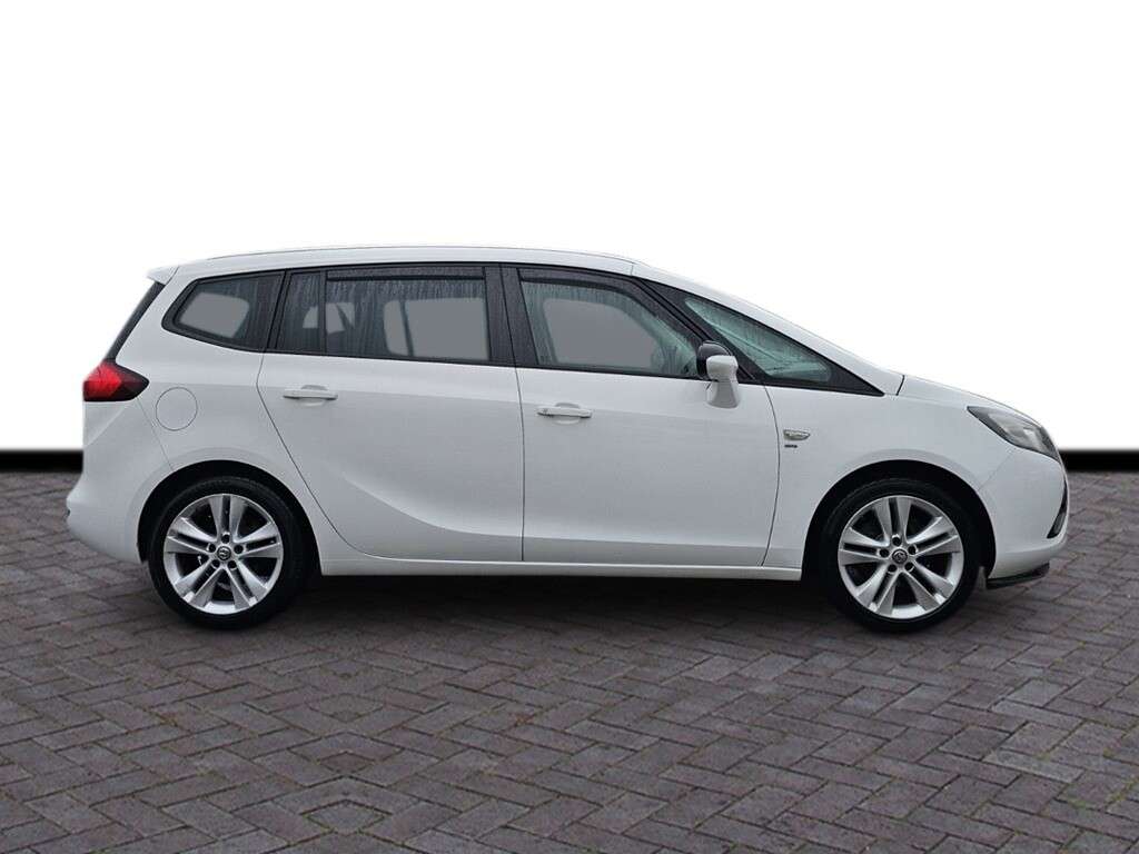 A 2016 VAUXHALL ZAFIRA TOURER 1.6 CDTi ecoFLEX SRi MPV 5dr Diesel Manual Euro 6 (s/s) (136 ps) 6 months w A 2016 VAUXHALL ZAFIRA TOURER 1.6 CDTi ecoFLEX SRi MPV 5dr Diesel Manual Euro 6 (s/s) (136 ps) 6 months w
