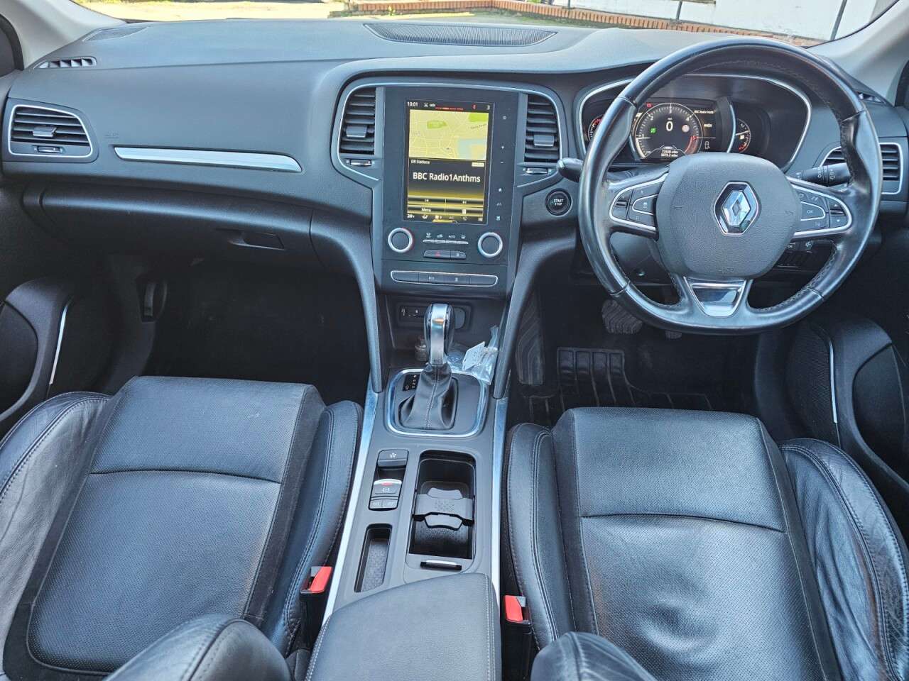 A 2016 RENAULT MEGANE 1.5 dCi Signature Nav Hatchback 5dr Diesel EDC Euro 6 (110 ps) 6 months war A 2016 RENAULT MEGANE 1.5 dCi Signature Nav Hatchback 5dr Diesel EDC Euro 6 (110 ps) 6 months war