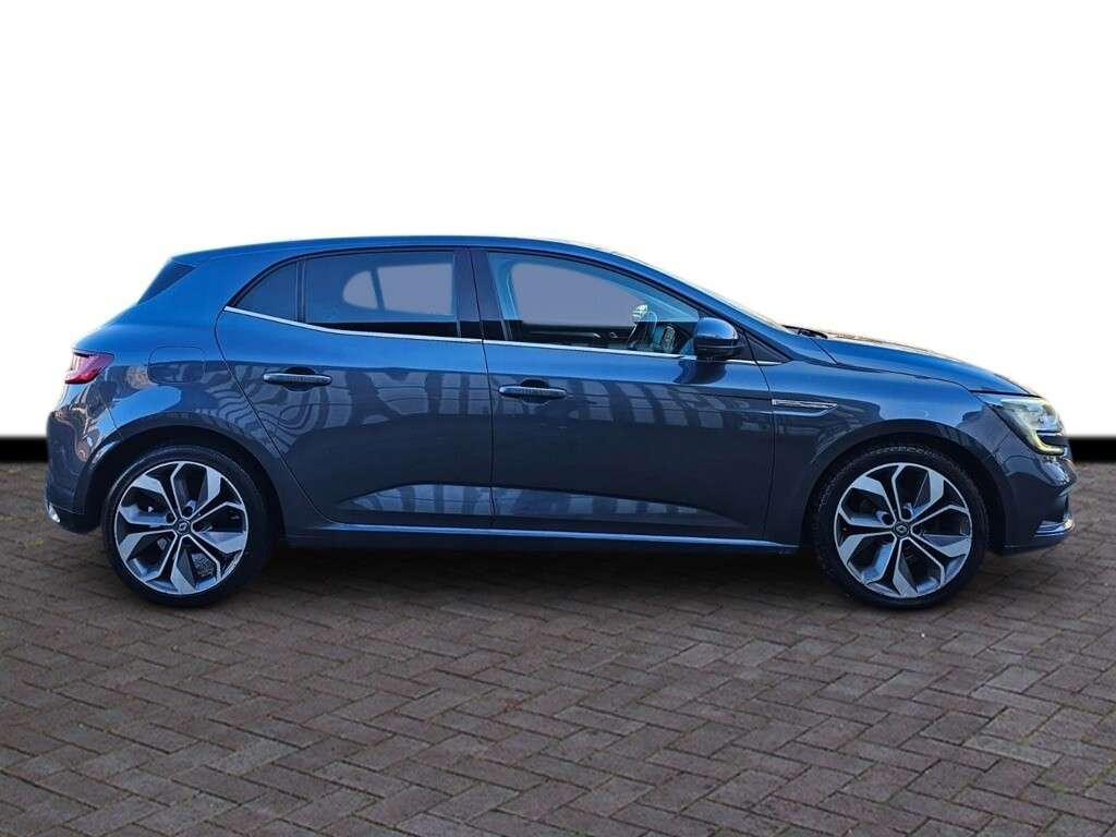 A 2016 RENAULT MEGANE 1.5 dCi Signature Nav Hatchback 5dr Diesel EDC Euro 6 (110 ps) 6 months war A 2016 RENAULT MEGANE 1.5 dCi Signature Nav Hatchback 5dr Diesel EDC Euro 6 (110 ps) 6 months war