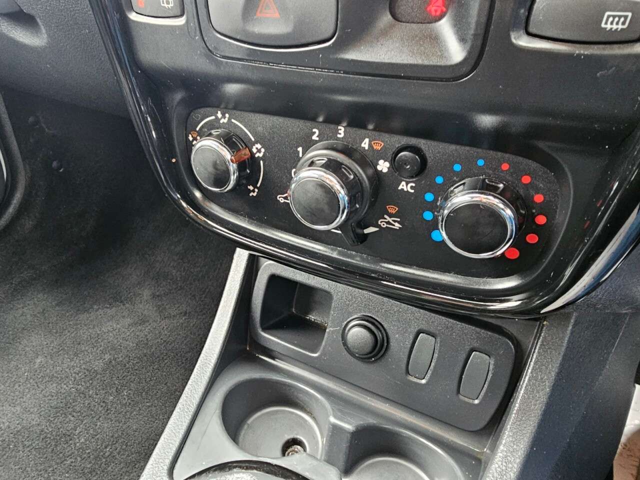 2013 DACIA DUSTER 2013 DACIA DUSTER