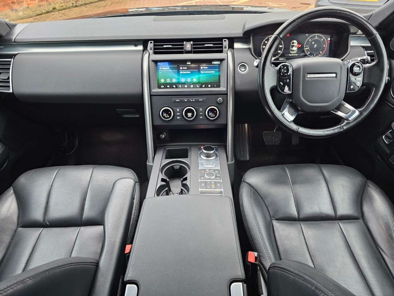 A 0 LAND ROVER DISCOVERY 2.0 SD4 Landmark Edition SUV 5dr Diesel Auto 4WD Euro 6 (s/s) (240 ps) 6 mo A 0 LAND ROVER DISCOVERY 2.0 SD4 Landmark Edition SUV 5dr Diesel Auto 4WD Euro 6 (s/s) (240 ps) 6 mo