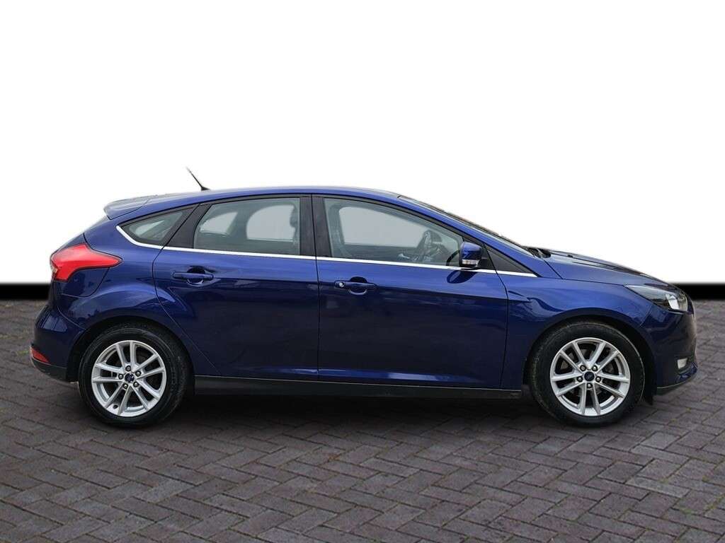 A 2015 FORD FOCUS 1.0T EcoBoost Zetec Hatchback 5dr Petrol Manual Euro 6 (s/s) (100 ps) 6 mon A 2015 FORD FOCUS 1.0T EcoBoost Zetec Hatchback 5dr Petrol Manual Euro 6 (s/s) (100 ps) 6 mon