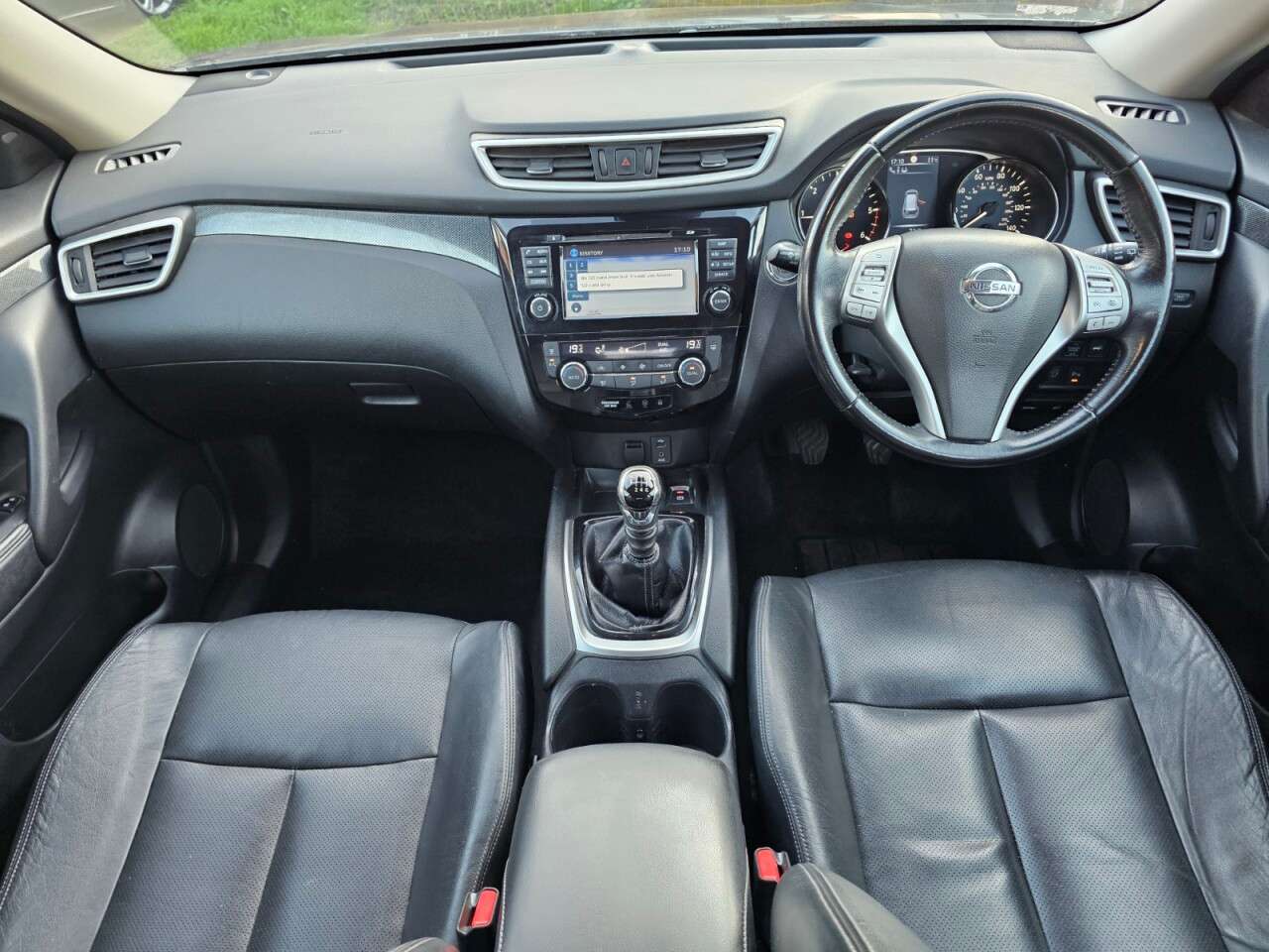 A 2016 NISSAN X-TRAIL 1.6 dCi Tekna SUV 5dr Diesel Manual Euro 6 (s/s) (130 ps) 6 months warranty A 2016 NISSAN X-TRAIL 1.6 dCi Tekna SUV 5dr Diesel Manual Euro 6 (s/s) (130 ps) 6 months warranty