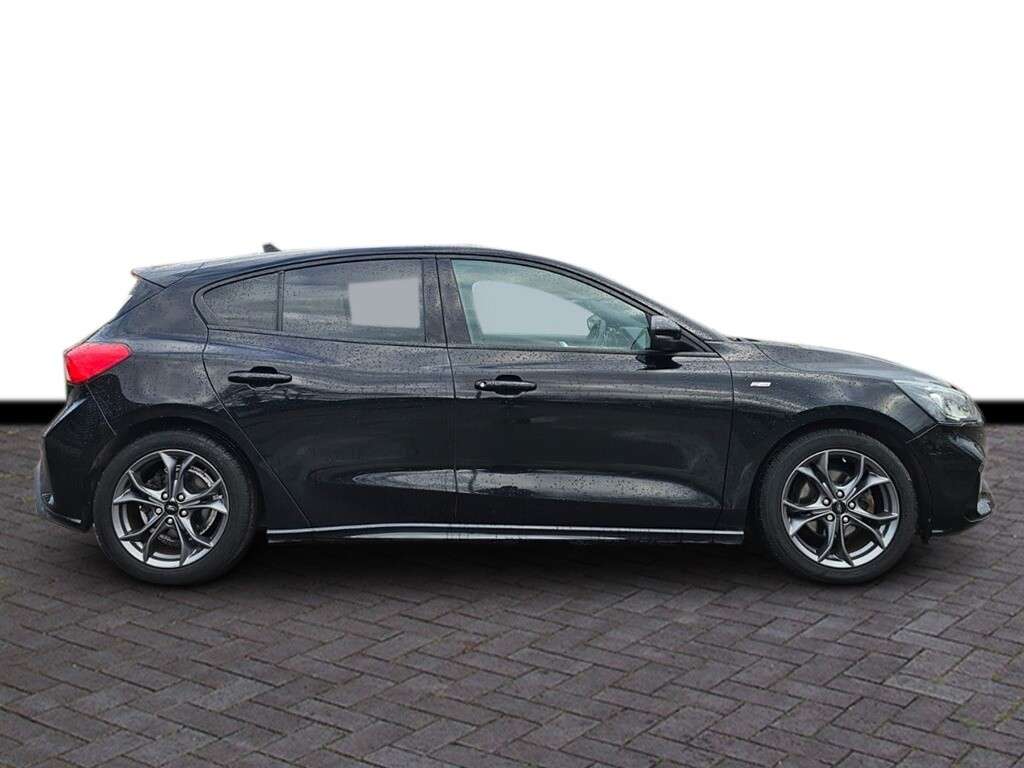 A 2019 FORD FOCUS 1.0T EcoBoost ST-Line Hatchback 5dr Petrol Manual Euro 6 (s/s) (125 ps) 6 m A 2019 FORD FOCUS 1.0T EcoBoost ST-Line Hatchback 5dr Petrol Manual Euro 6 (s/s) (125 ps) 6 m