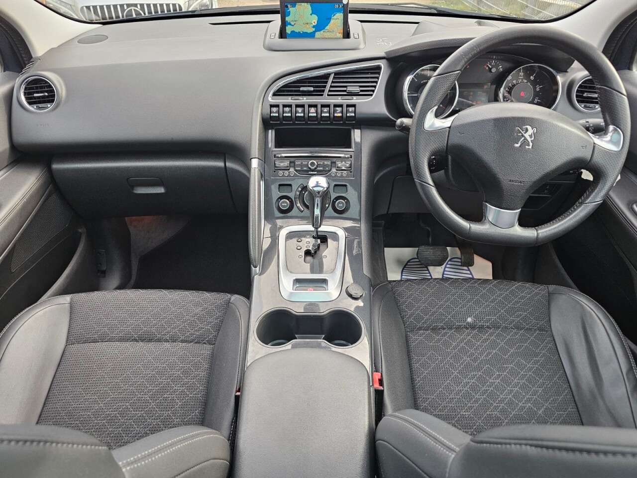 A 2015 PEUGEOT 3008 1.6 BlueHDi Allure SUV 5dr Diesel ETG Euro 6 (s/s) (120 ps) 6 Months warran A 2015 PEUGEOT 3008 1.6 BlueHDi Allure SUV 5dr Diesel ETG Euro 6 (s/s) (120 ps) 6 Months warran