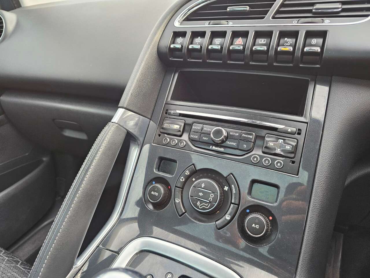 2015 PEUGEOT 3008 2015 PEUGEOT 3008