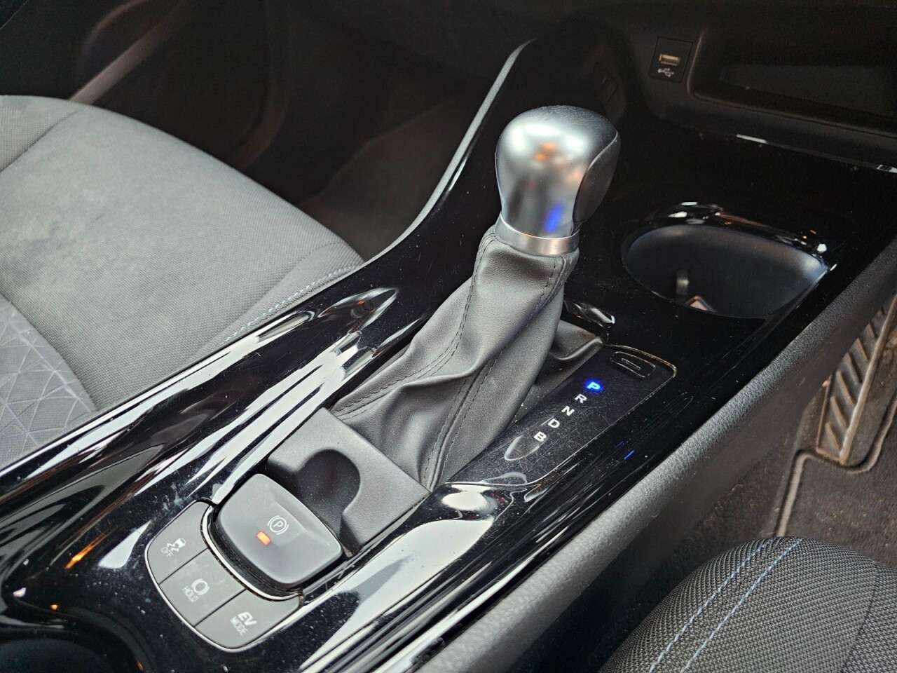 2020 TOYOTA C-HR 2020 TOYOTA C-HR