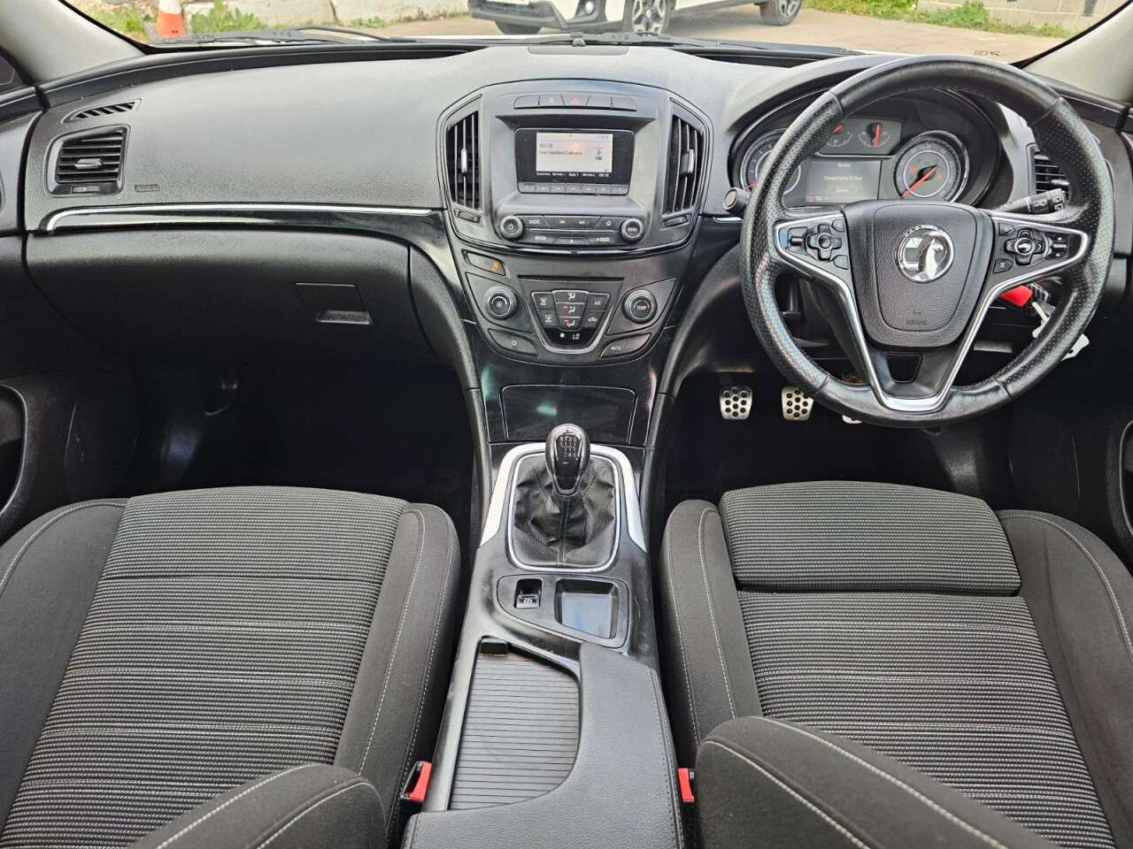 A 2013 VAUXHALL INSIGNIA 1.8 16V SRi Hatchback 5dr Petrol Manual Euro 5 (140 ps) A 2013 VAUXHALL INSIGNIA 1.8 16V SRi Hatchback 5dr Petrol Manual Euro 5 (140 ps)