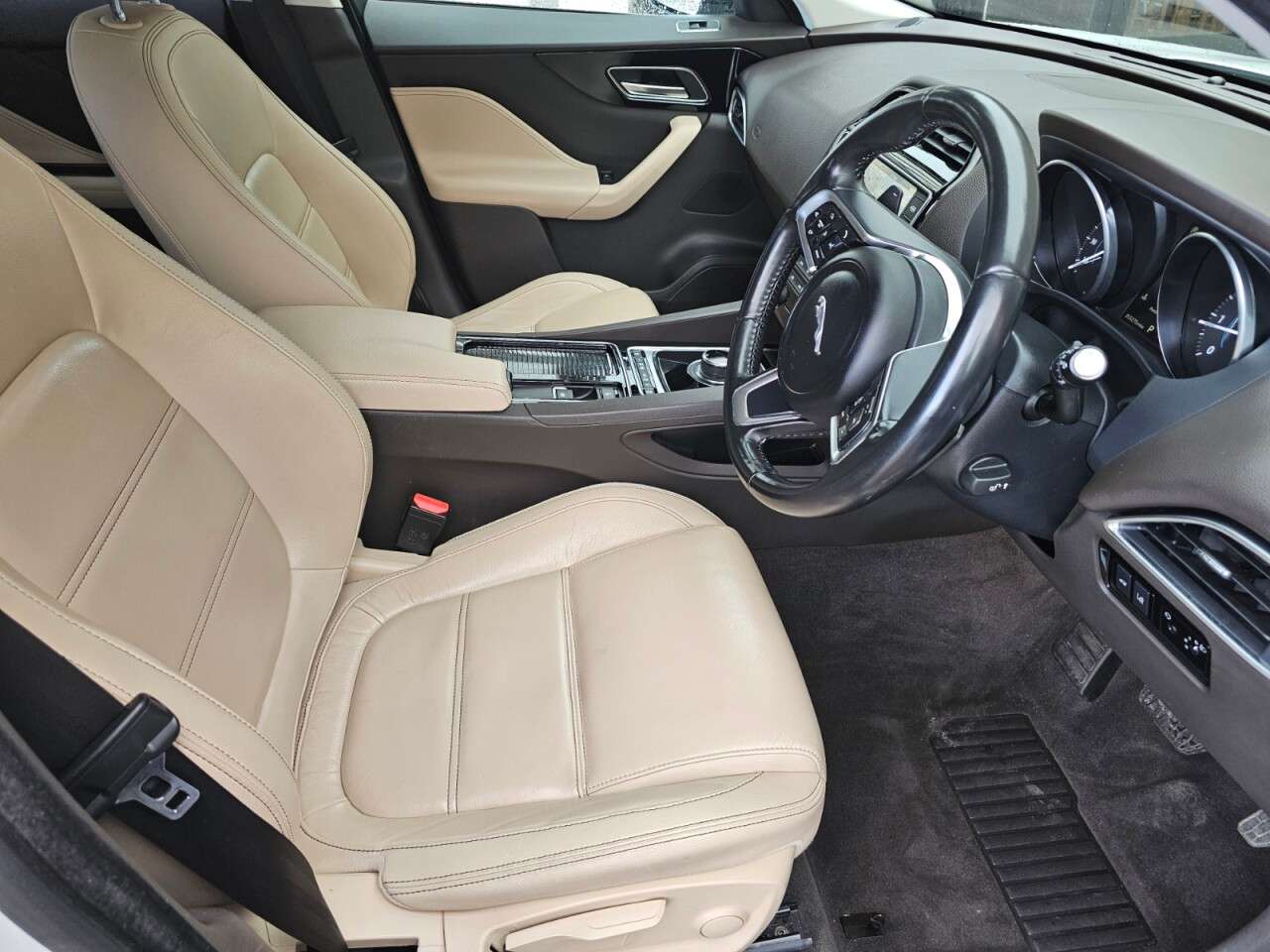 2017 JAGUAR F-PACE 2017 JAGUAR F-PACE